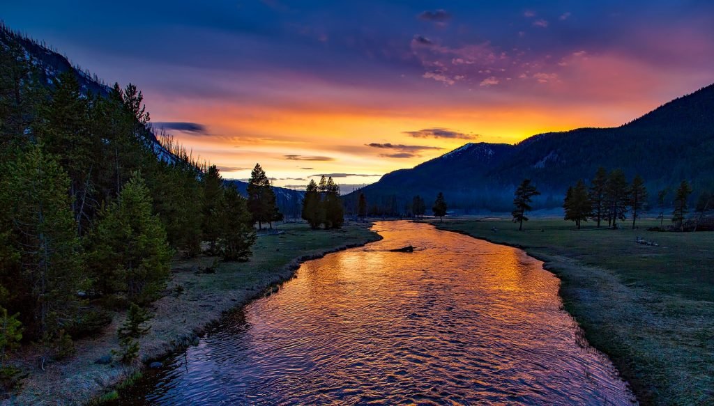Yellowstone National Park is one of the best place to visit in USA